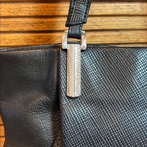 Brighton black pebble leather with cross grain front panel shoulder bag - Picture 4 of 17